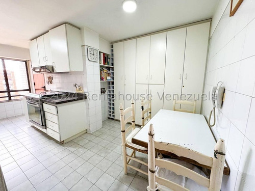 Venta De Amplio Apartamento En Los Dos Caminos Mls #25-4853