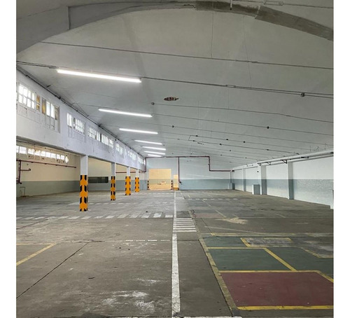 Depósito 2,400 M2 Con 1.500 M2 De Playa 400 M2 De Oficinas Excelente Estado Vicente López