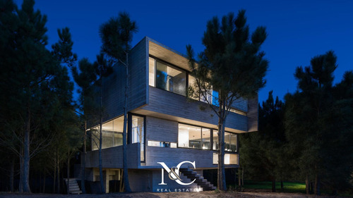 Casa En Venta En Costa Esmeralda, A Metros Del Mar