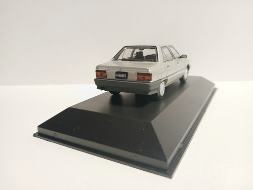 Autos Inolvidables Argentinos Salvat 1.43 + Tapa De Acrílico Renault 9 Rl 1994