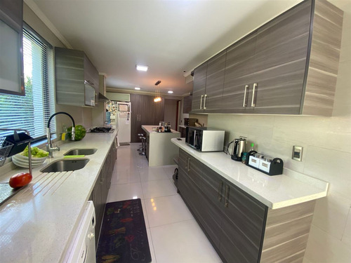 Casa En Venta En Parcela Chicureo Central 5d Más Serv.
