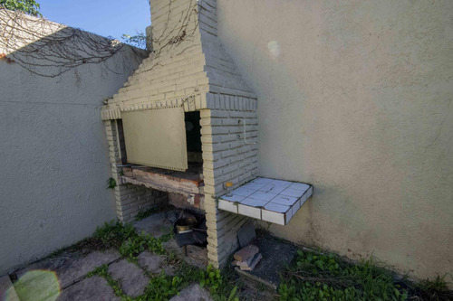 Casa De 4 Ambientes En Venta, En Martínez.