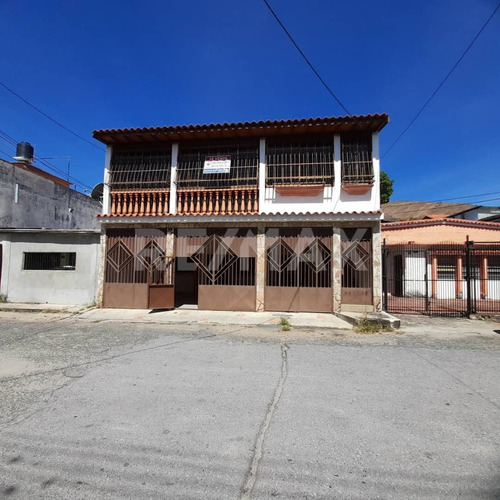 Venta Edificio Residencias R.r Urb. Bolívar Código 216573