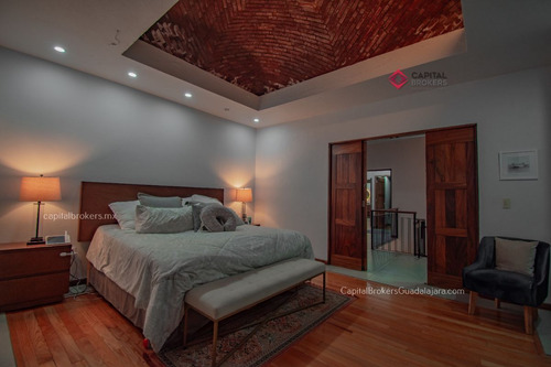 Casa En Venta De Lujo Bugambilias Zona Sur