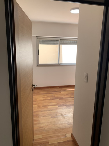 Dpto 2 Amb. 1º Piso Contrafrente Con Cochera Cub. Y Patio De 50m2 Excelente Zona Y Propiedad