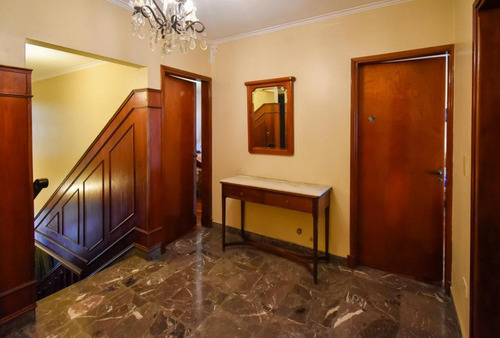 Casa En Venta - 4 Dormitorios 2 Baños 1 Cochera - 200mts2 - La Plata