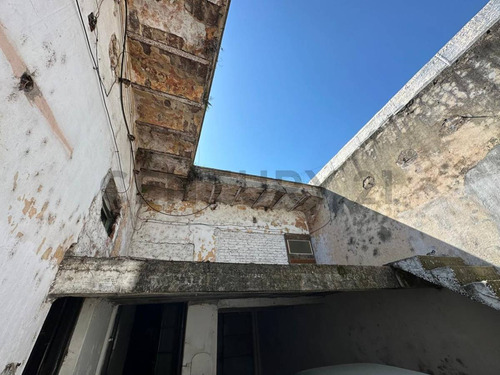 Casa A Reciclar Con Amplio Terreno Y Tinglado En El Fondo