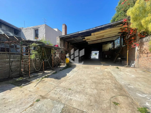 Excepcional Esquina Con 81 M2 De Frente