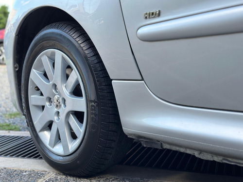 Peugeot 207 2.0 Sedan Xt Hdi