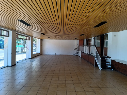 Venta Local Céntrico, Bariloche, En Esquina, Extensa Vidriera. Oportunidad