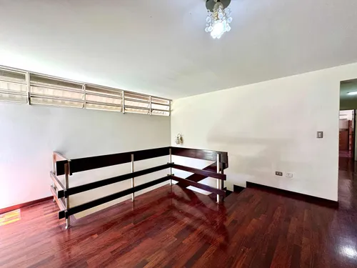 Casa En Prados Del Este (5h/5b/5pe)