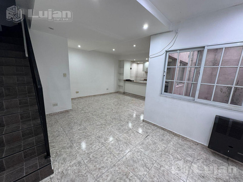 Cañada De Gómez Al 1700. Ph En Dúplex De 3 Amb Con Patio Y Dos Baños.