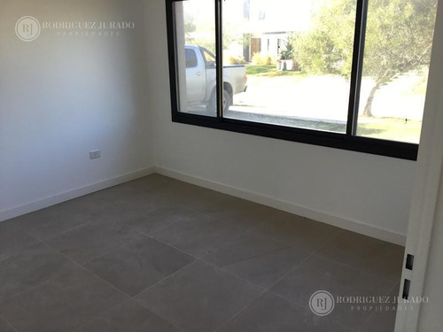 Imagen 22 de 30 de Casa A La Laguna De Excelentes Terminaciones - El Canton
