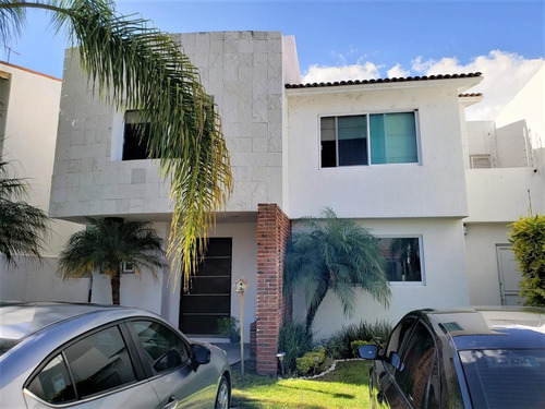 Imagen 3 de 14 de Se Vende Casa En Cumbres Del Lago Con Alberca Propia, Gran T