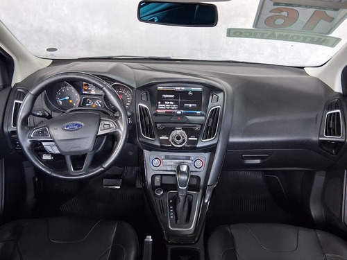 Ford Focus Sedan Titanium 2.0 PowerShift