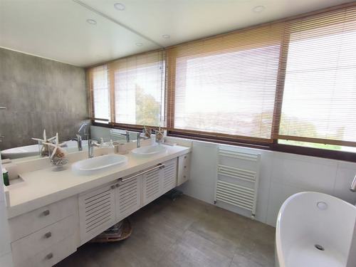 Departamento En Venta De 4 Dorm. En Zapallar