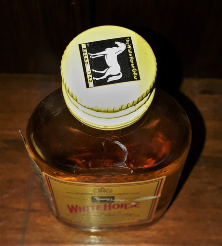 Botellita Petaca Whisky White Horse Fine Old Cerrada (Usado)