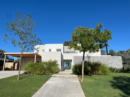 Casa En Venta En Pilara Con Vista Al Campo De Golf En  La Berlina