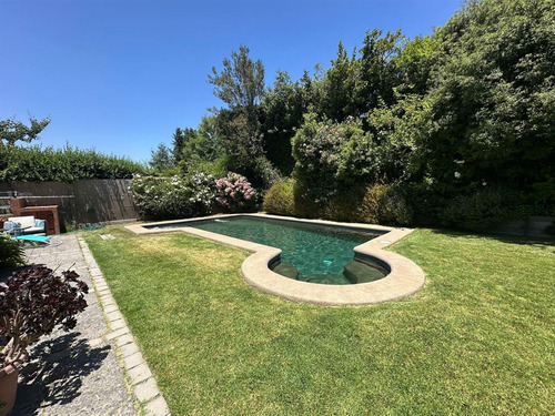 Maravillosa Casa Con Lindo Jardín En Pie Andino