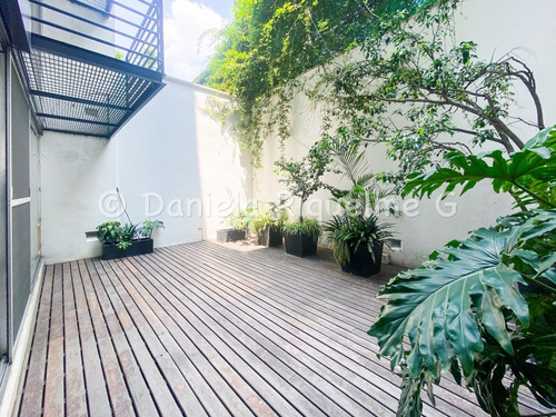 Imagen 4 de 14 de Garden House Con Amplia Terraza Y Sala De Doble Altura