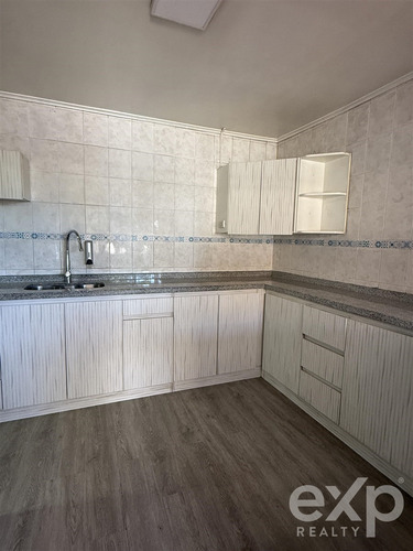 Casa En Venta De 4 Dorm. En Chillán