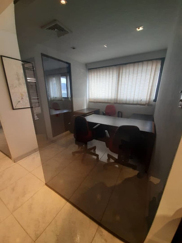 Imagen 8 de 14 de Oficina En Venta Av. Bolivar