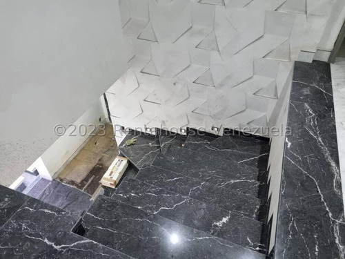 Casa En Venta Extraordinaria Villa A Estrenar Mp Con Hermosa Cocina Concepto Abierto, Pisos De Marmol, Decoración En Escayolad, Iluminacion Led. Colinas De Guataparo Valencia 24-33107
