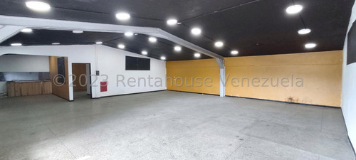 Local Comercial En Venta En Las Mercedes Cabudare Consta De 3 Locales En Uno Con Maravillosa Distribución, Área De Cocina, Oficina Y Un Baño Gabriela C.