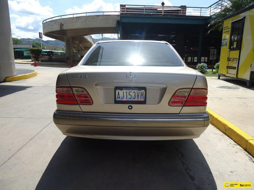 Mercedes Benz E-240 Elegance