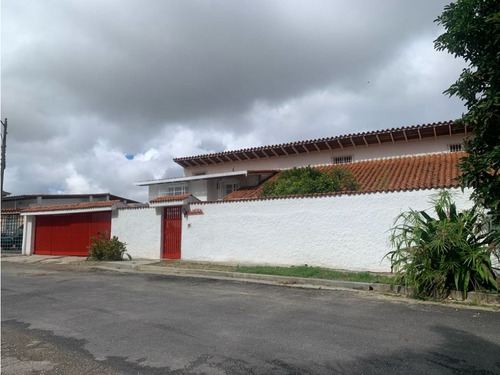 Se Vende Casa 550m2 5h+s/4.5b+s/4p La Boyera 1211