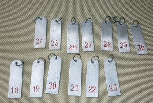 Antigua Chapitas Numeradas En Aluminio X 13