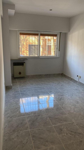 Oportunidad ! Departamento En Venta De 3 Ambientes Con Patio