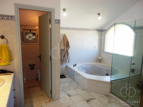 Imagen 14 de 25 de Mansa A Metros Del Mar, Chalet De 5 Dormitorios, 3 Baños Y Piscina Climatizada.- Ref: 54487
