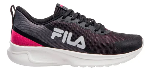 Tenis Fila feminino preto com detalhes em rosa e solado branco em perspectiva lateral