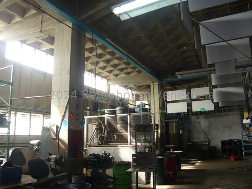 Edificio Industrial Mls #25-1311 Ng