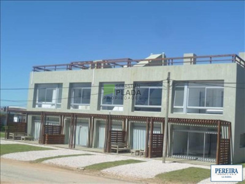 Imagen 8 de 8 de Edificio El Manero