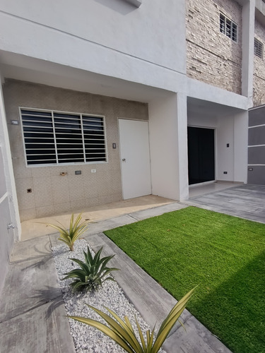 Town House A Estrenar En San Diego Carabobo Con Patio