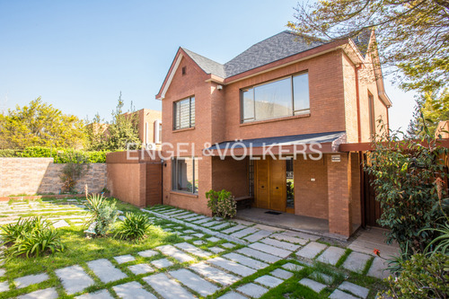 Casa En Venta San Carlos De Apoquindo/ U. Andes