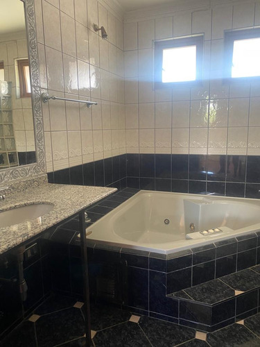 Se Vende Amplia Casa En Huertos Familiares