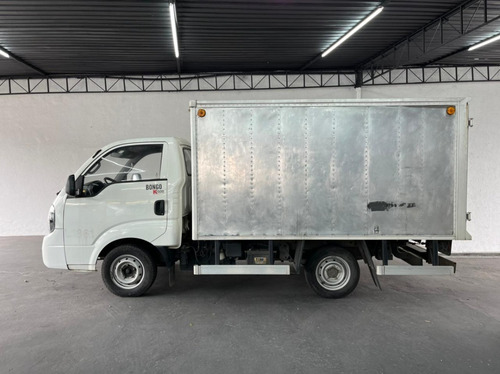 Imagem 2 de 10 de Kia Bongo K2500 2019c/ Baú Bx Km Financiamos