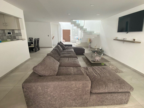 Casa Moderna En Venta Con Jardín En Valle De San Javier, Pachuca, Hidalgo
