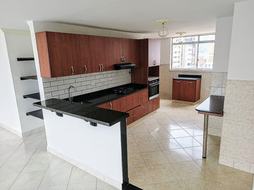 Venta De Apartamento En La Candelaria, Medellin