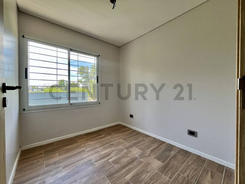 Venta | Casa 2 Dormitorios + Comodin. Fisherton, Rosario.