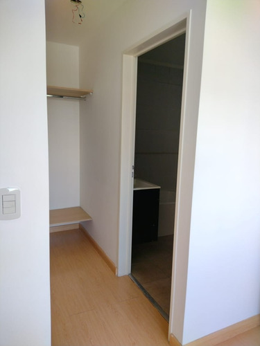 Imagen 6 de 15 de Departamento 2 Ambientes Con Cochera Fija, Villa Pueyrredon.
