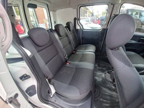 Imagen 12 de 15 de Citroën Berlingo 2017 1.6 Hdi 92 Bussines Mixto