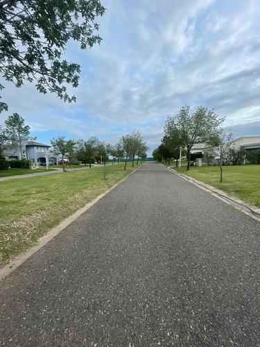 Terreno En Venta En Country San Isidro 1260m2 . Uno De Los Últimos Terrenos En El Barrio