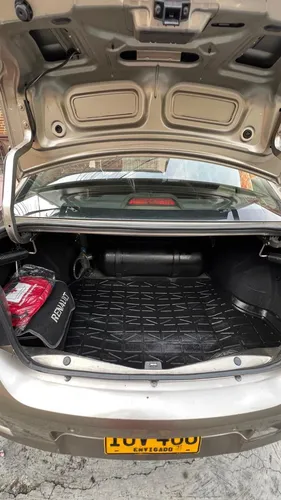 Renault Logan 1.6 Privilege / Intens