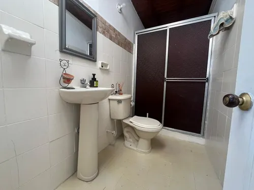 Se Vende Casa En Medellín Barrio Belén San Bernardo (a Unas Cuadras Del Aeroparque)