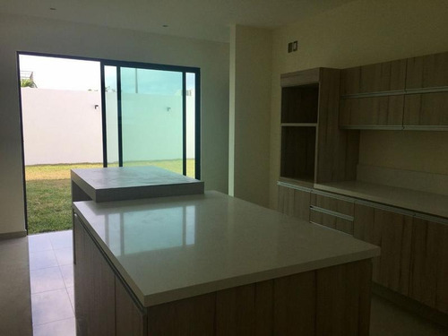 Imagen 16 de 30 de Hermosa Residencia De Lujo Con Grandes Espacios Vista Al Mar Y Gran Jardín !