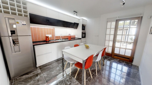 Casa En Venta A 50 Metros De La Playa- Ref: 1437